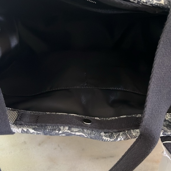 🍋💙 NWT Lululemon Boxy Tote Bag 10L Print Sketch Toile Turtledove Navy/Obsidian - Picture 15 of 16